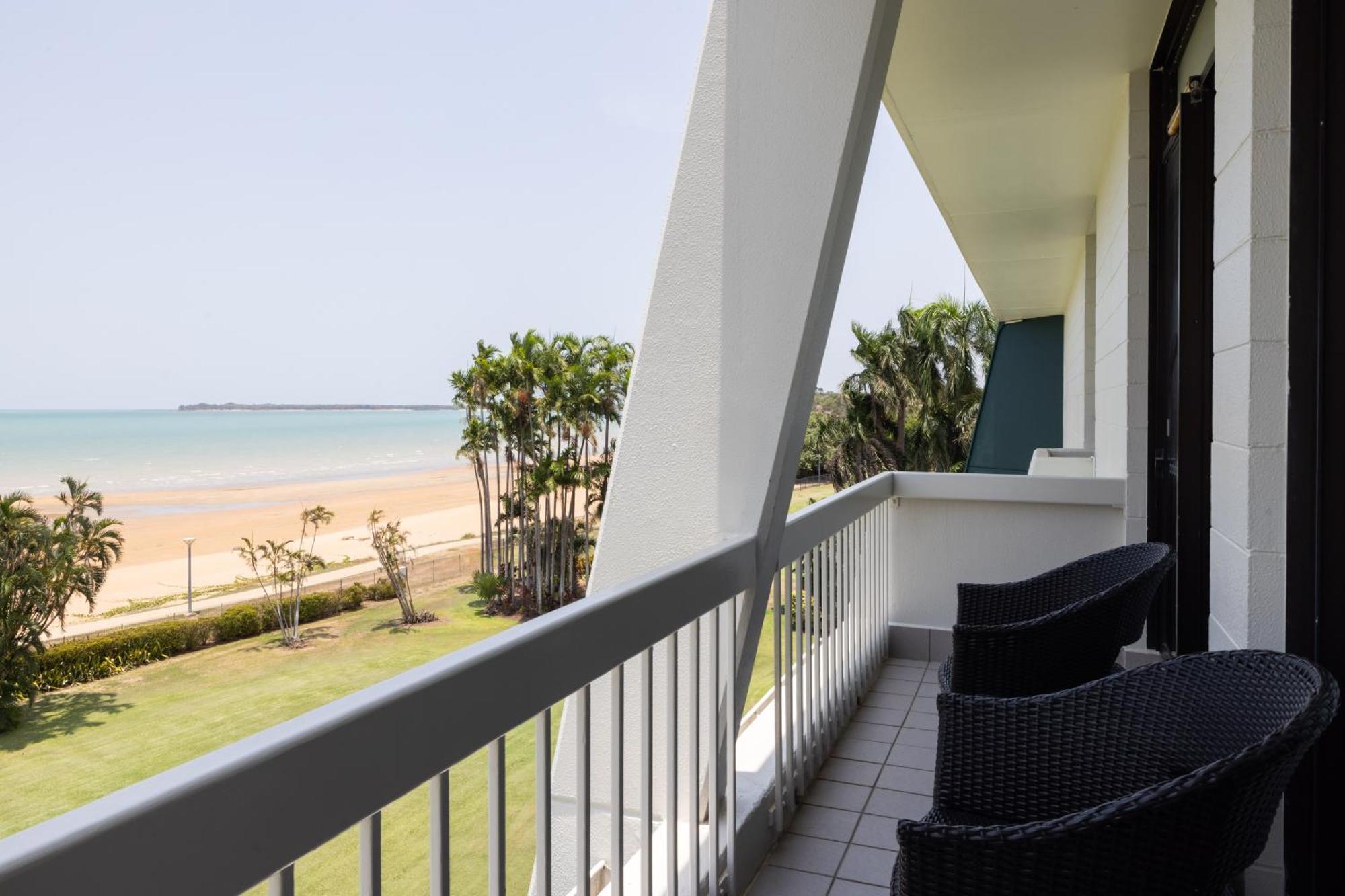 มินดิล บีช กาสิโน แอนด์ รีสอร์ต Hotel ดาร์วิน ภายนอก รูปภาพ A balcony
