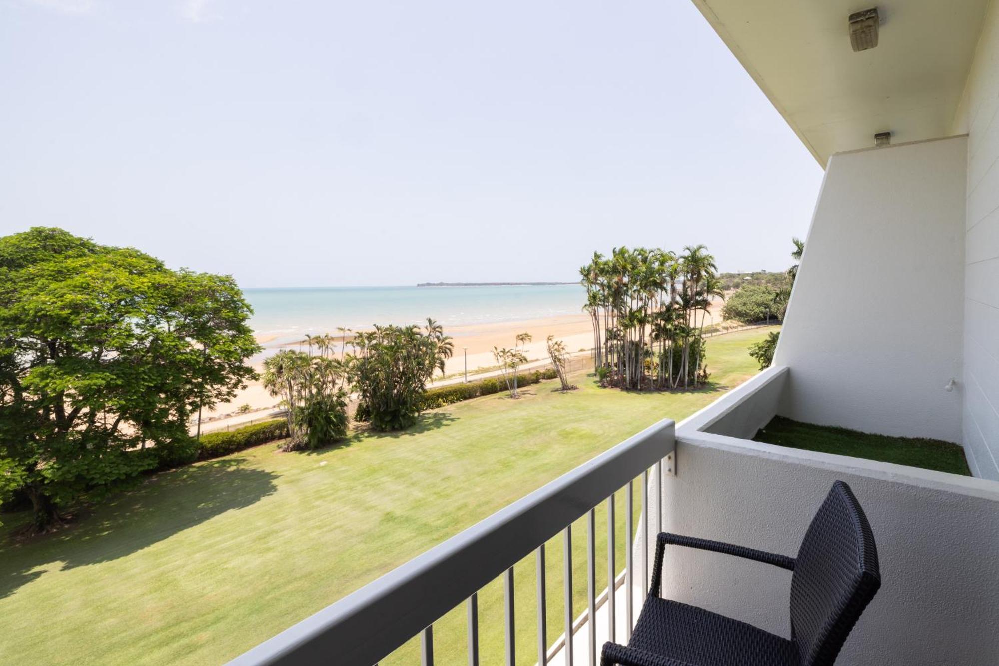 มินดิล บีช กาสิโน แอนด์ รีสอร์ต Hotel ดาร์วิน ภายนอก รูปภาพ A balcony